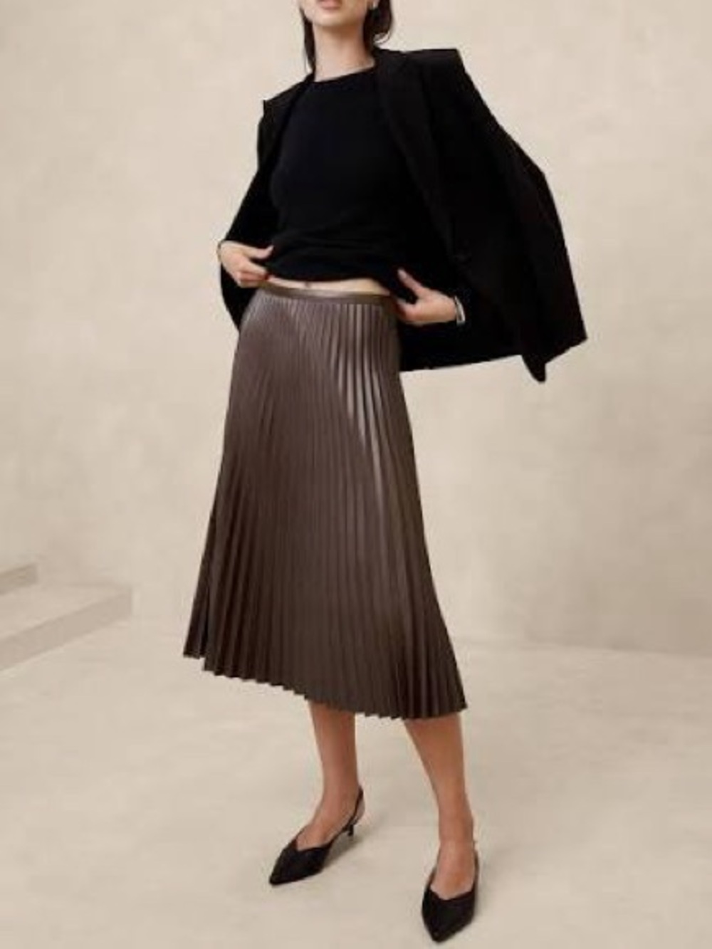Banana Republic Factory Vegan Leather Pleated Midi Skirt in Dark Oak Womenโs 12